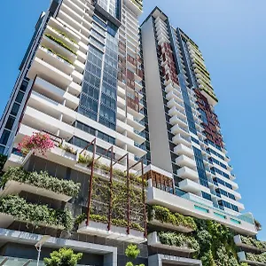 https://hostrelax-residences-on-merivale-street.queenslandhotels.net